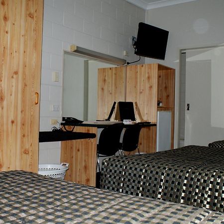 Black Diamond Motel Blackwater Bagian luar foto