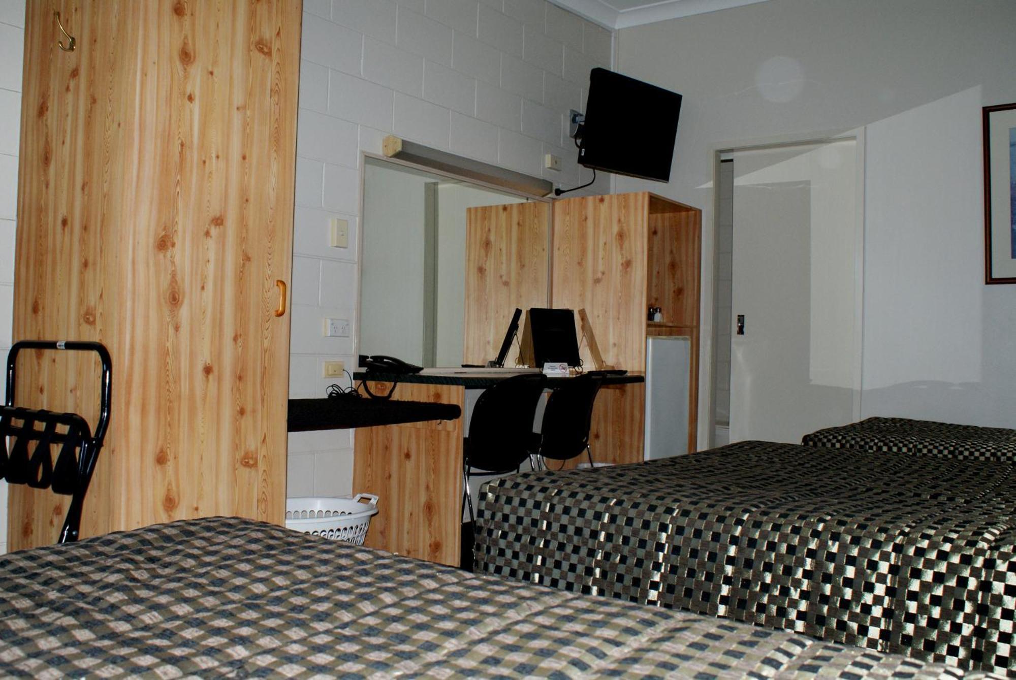 Black Diamond Motel Blackwater Bagian luar foto