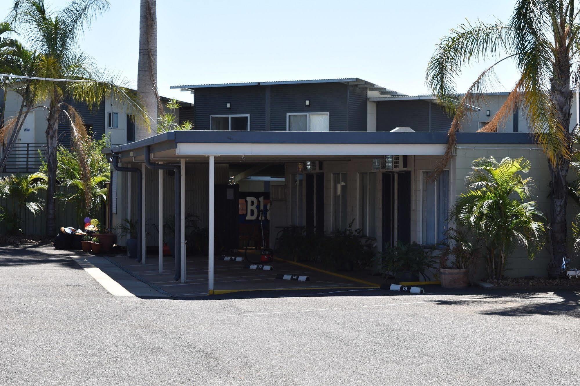 Black Diamond Motel Blackwater Bagian luar foto