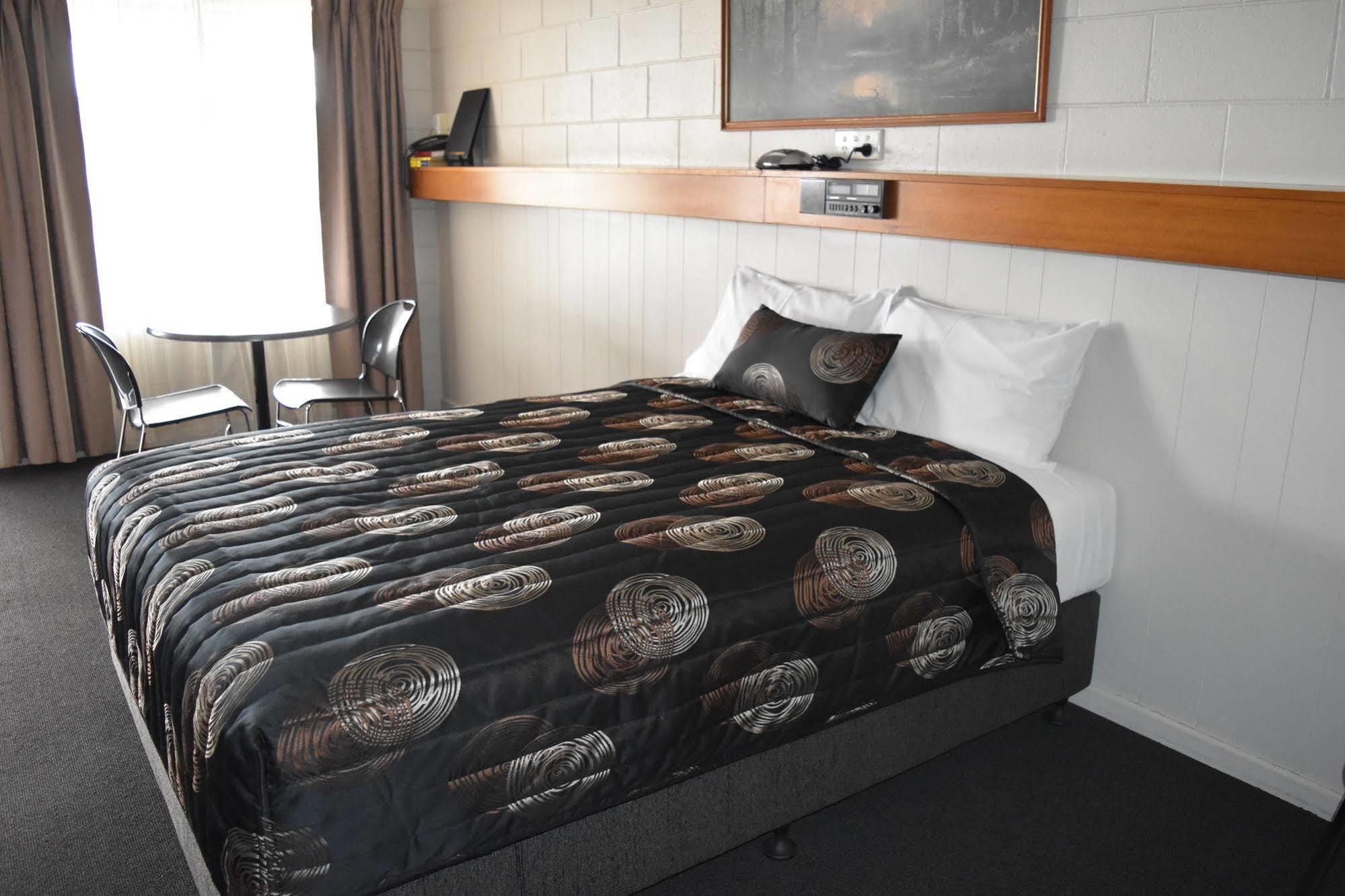 Black Diamond Motel Blackwater Bagian luar foto