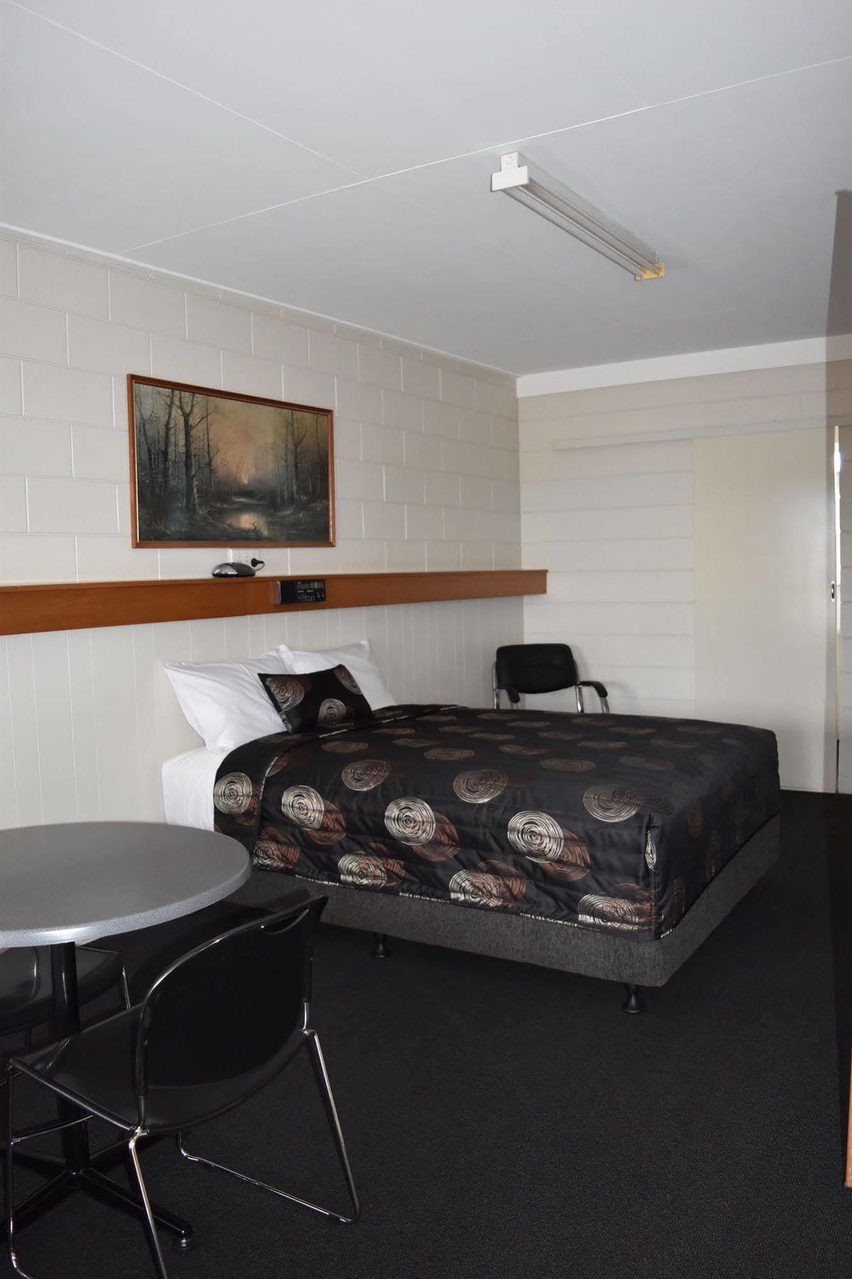 Black Diamond Motel Blackwater Bagian luar foto