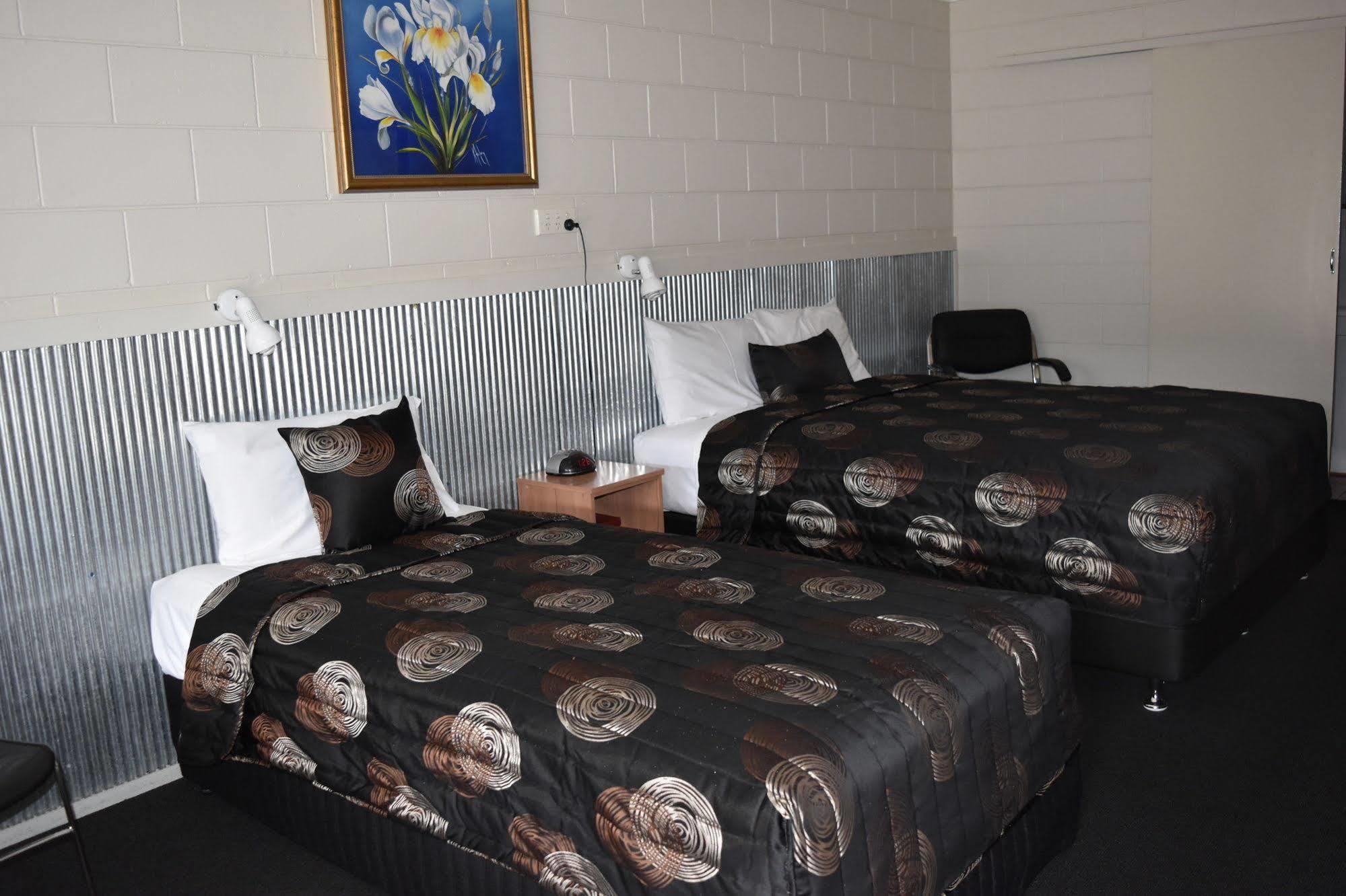 Black Diamond Motel Blackwater Bagian luar foto