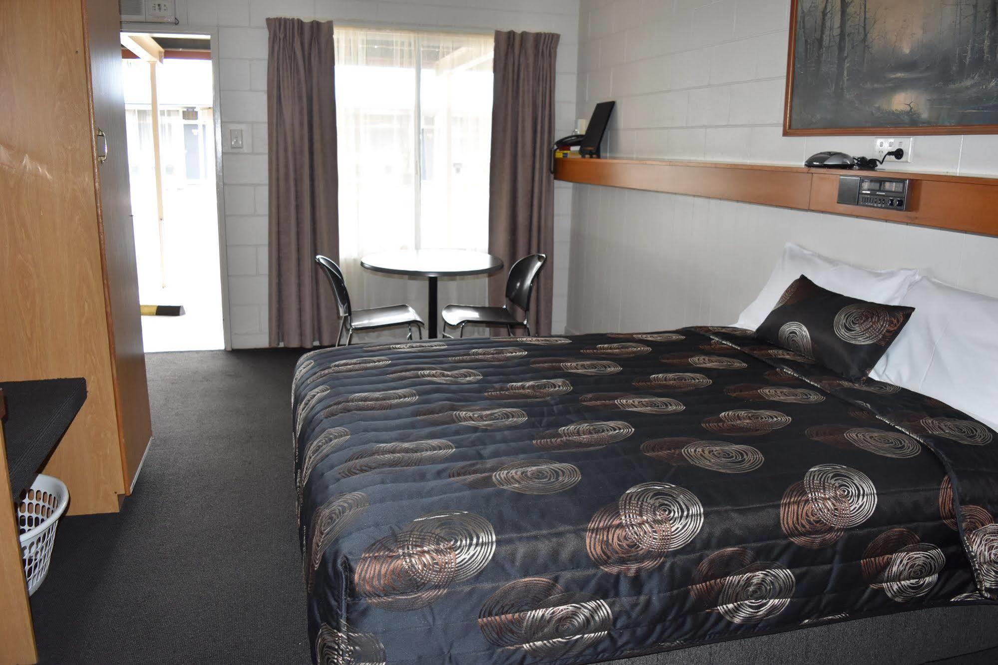 Black Diamond Motel Blackwater Bagian luar foto
