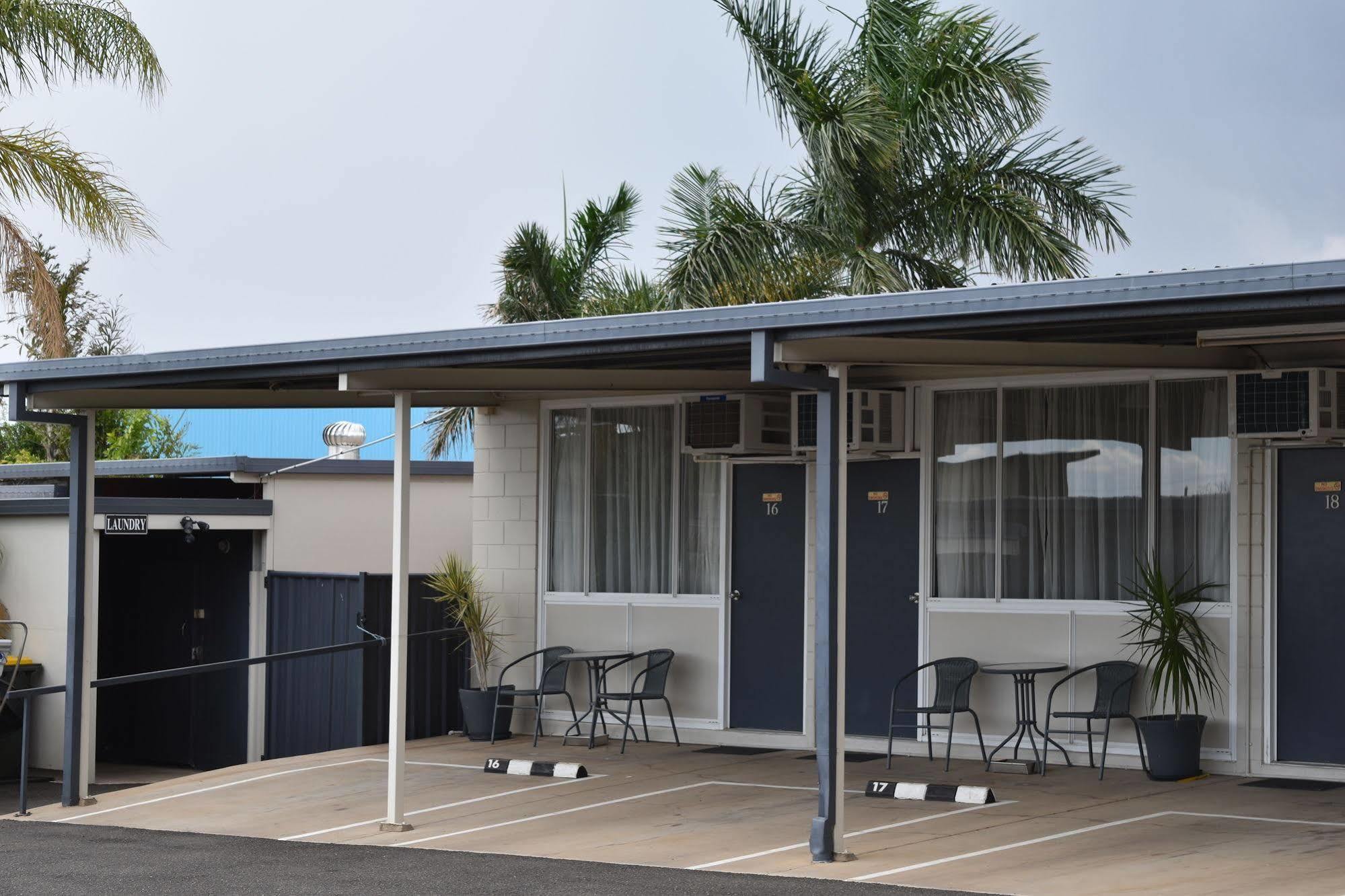 Black Diamond Motel Blackwater Bagian luar foto
