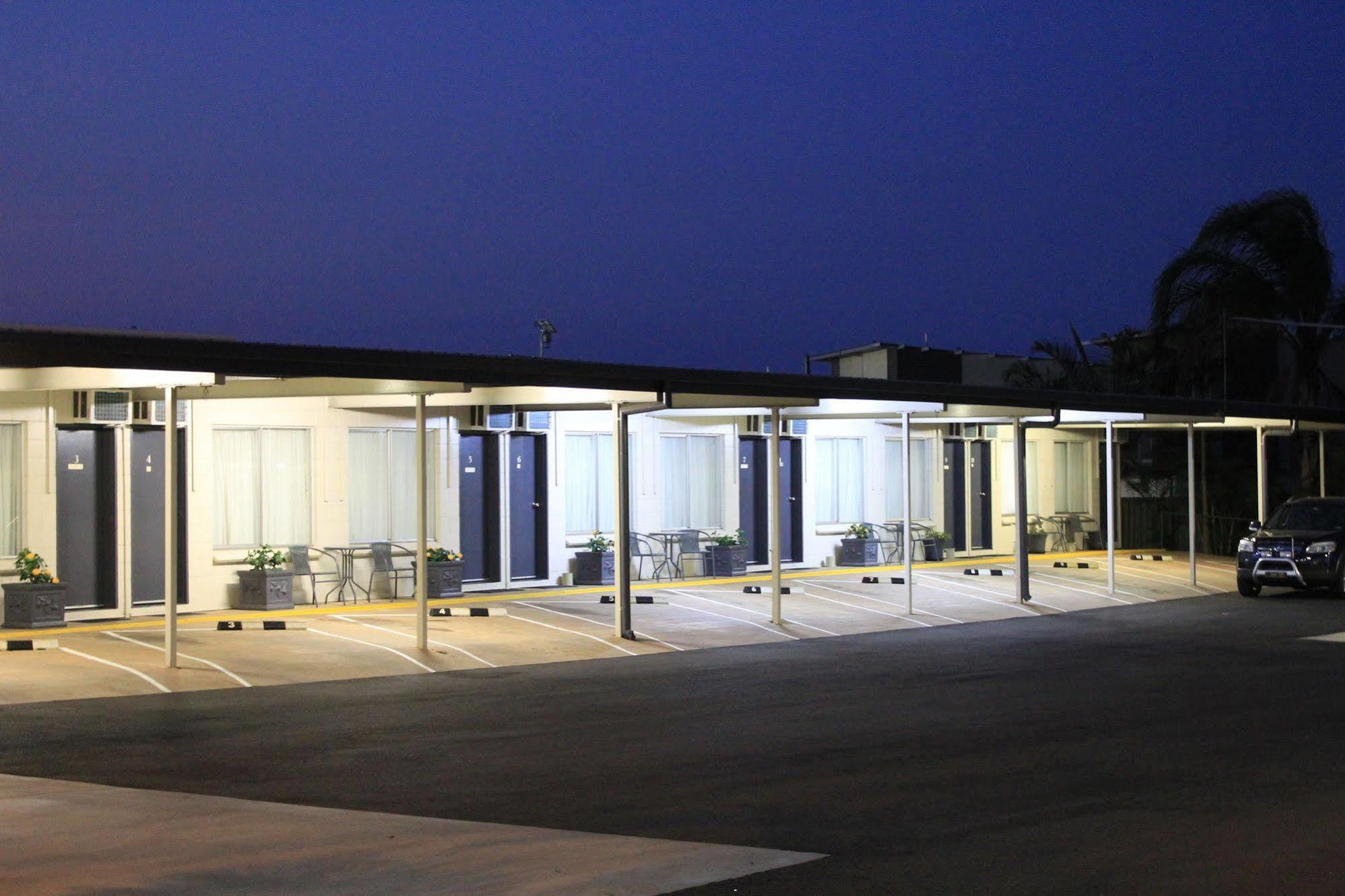 Black Diamond Motel Blackwater Bagian luar foto